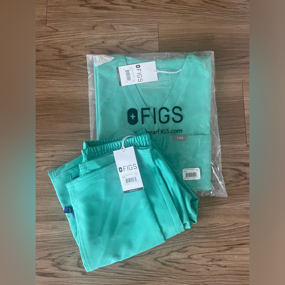 Figs Scrub Set